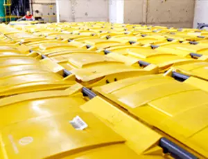 Bacs roulants et colonnes en plastique hors service redeviennent des bacs neufs.