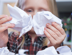 Le SIRTOMAD (syndicat de traitement des déchets) met en place avec Veolia et Elise des collectes alternatives du papier en association avec les établissements scolaires.