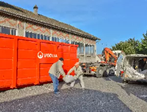 La déchèterie mobile des Hauts-de-Biévre est appréciée des habitants pour sa signalétique précise sur les déchets acceptés et la présence des conseillers pour orienter le tri