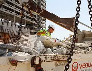 La REP Bâtiment va modifier en profondeur la gestion des déchets de chantiers (fractions minérales et autres gravats, 7 flux, plâtre...) et imposer le tri à la source à l'ensemble des acteurs de la construction, de la rénovation et de la déconstruction.