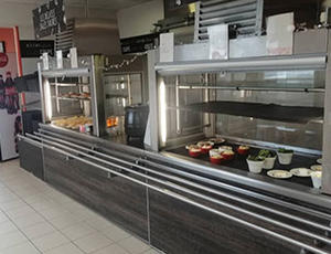 Dans la restauration collective, les efforts de lutte contre le gaspillage alimentaire et de valorisation des déchets alimentaires – les biodéchets – se rejoignent, comme ici, au restaurant inter-entreprises Sodexo La Ballastrière, à Libourne.