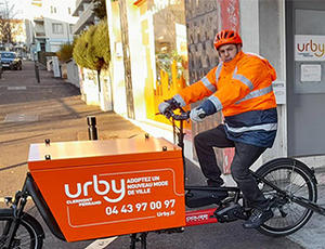 Urby/Veolia, une offre vertueuse complète : Urby collecte les déchets des entreprises et des collectivités installées en zone à faibles émissions (ZFE) ou en secteur urbain dense, Veolia les recycle, suivant le principe de logistique inverse à base de véhicules propres.