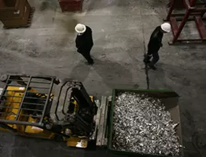 Aluminium, cuivre, inox... Veolia rachète et valorise les métaux ferreux et non ferreux issus du démantèlement d'équipements électriques et électroniques ou de la déconstruction de bâtiments.