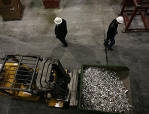 Aluminium, cuivre, inox... Veolia rachète et valorise les métaux ferreux et non ferreux issus du démantèlement d'équipements électriques et électroniques ou de la déconstruction de bâtiments.