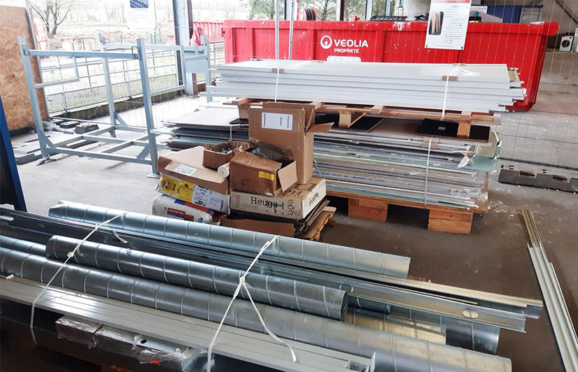 L’entreprise Articonnex a fait du réemploi de matériaux du bâtiment sa vocation, notamment en remettant sur le marché les matériaux dépôt en zone réemploi des déchèteries professionnelles exploitées par Veolia. © Photo Veolia