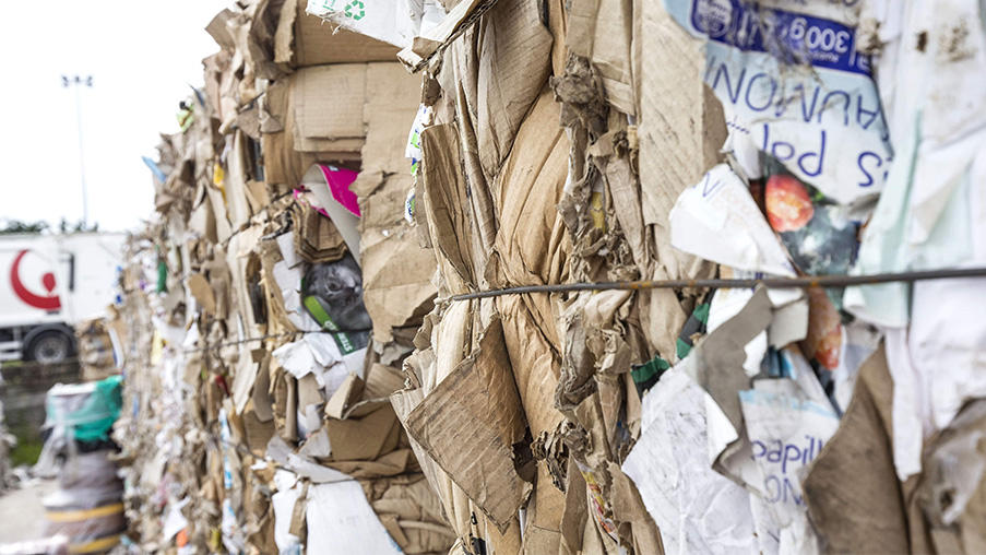 Gestion des papiers et cartons (emballages) de récupération rachetés par Veolia pour le recyclage