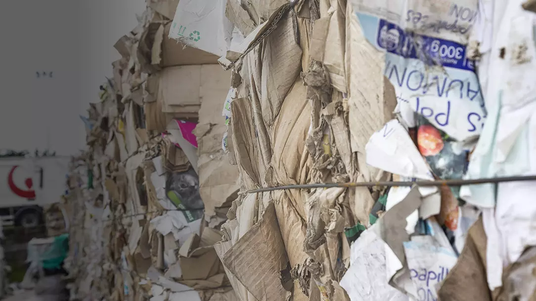 Gestion des papiers et cartons (emballages) de récupération rachetés par Veolia pour le recyclage
