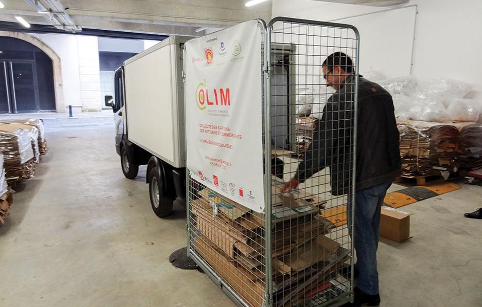 Les commerçants de Bordeaux ont imaginé un service innovant de collecte de cartons qui implique plusieurs partenaires dont Veolia