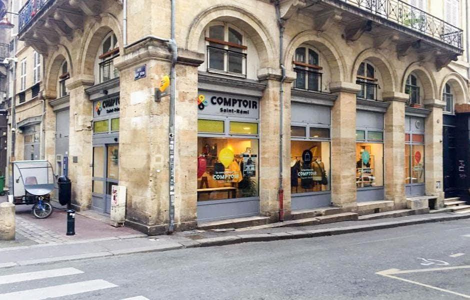 Veolia a installé une déchèterie urbaine au sein du Comptoir Saint-Rémi, conciergerie de quartier, dans l’hyper-centre de Bordeaux.