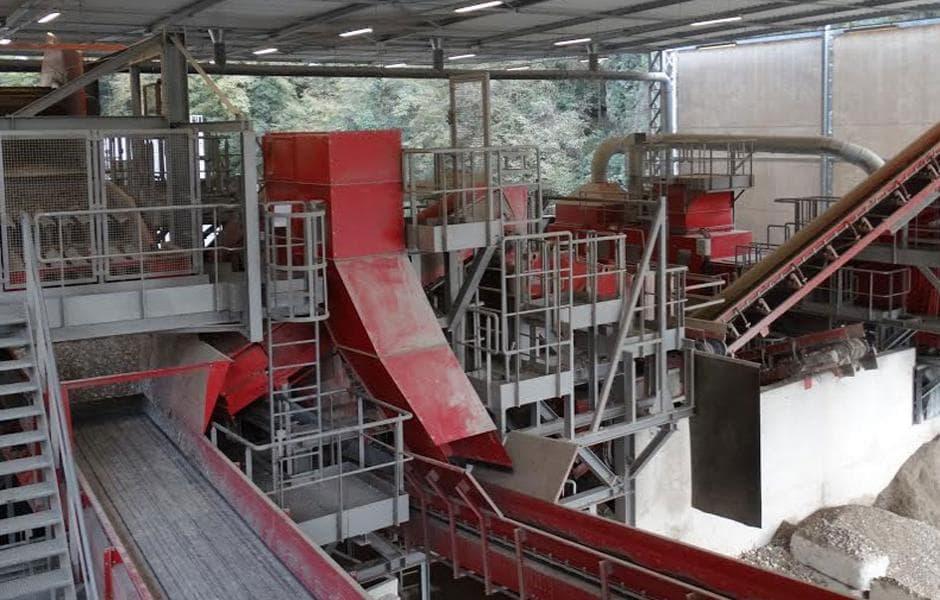 Sur son centre de tri de Nice Lingostière, Veolia Recyclage & Valorisation des Déchets a mis au point un procédé innovant d’extraction des fractions non inertes d’un gisement de gravats en mélanges.