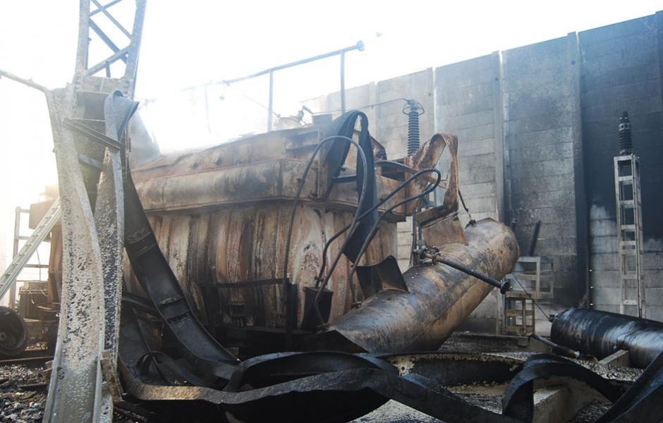 La première étape du chantier de démantèlement et de dépollution confié à Veolia Déconstruction France a consisté à mettre en sécurité le transformateur électrique. Photo (c) RTE