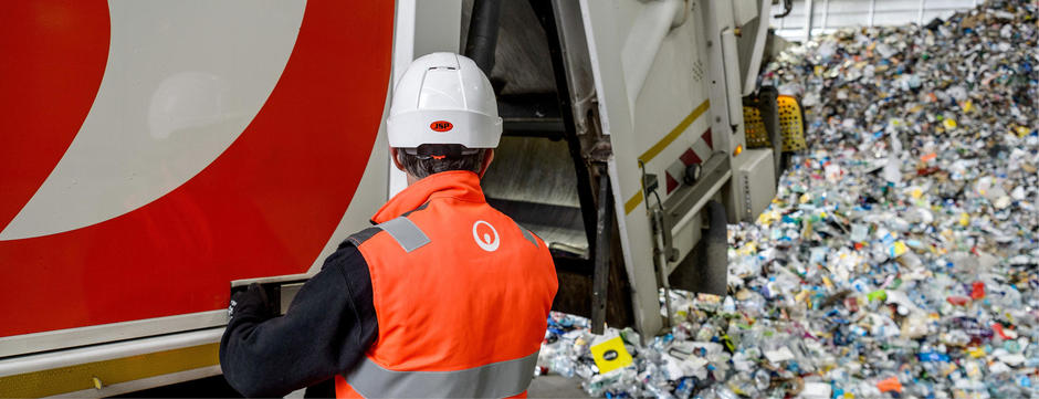 Le centre de tri traite les déchets issus des collectes sélectives des habitants de Nîmes Métropole.