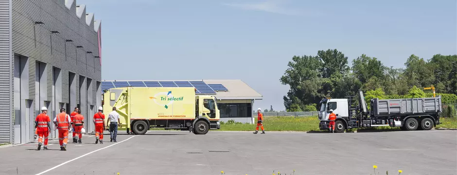 Le centre de tri traite les déchets issus des collectes sélectives des habitants et des industriels de Tarbes.