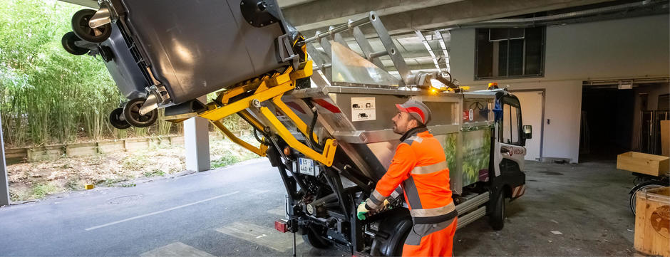 L'agence Veolia de Castres assure le nettoyage et la désinfection des colonnes enterrées de l'agglomération.