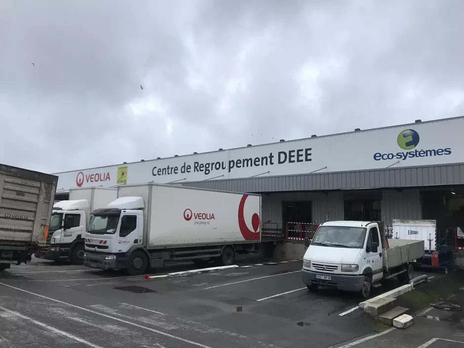 Veolia à Lorient regroupe et trie les D3E