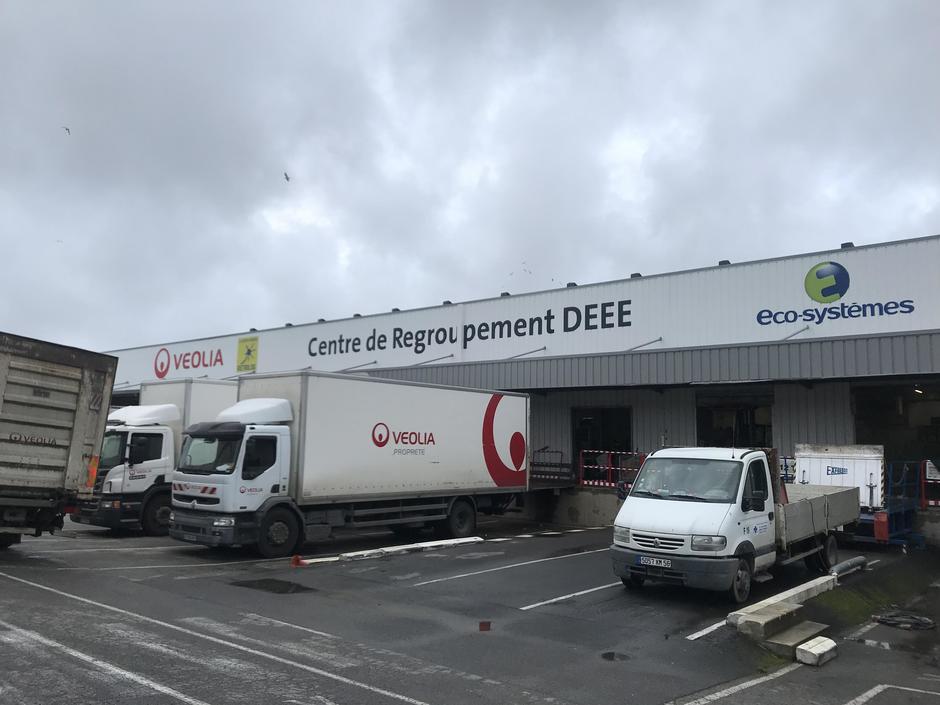 Veolia à Lorient regroupe et trie les D3E