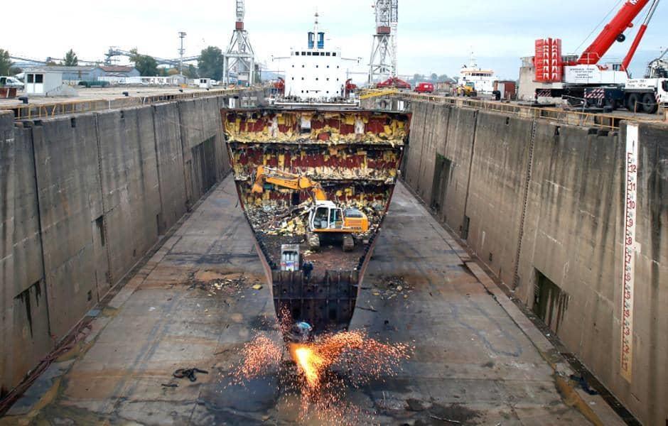 Chantier de démantèlement de navire-Veolia
