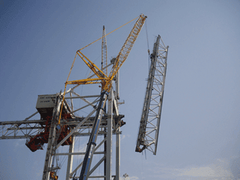 Démantèlement d'un pont de ferraille par Veolia Déconstruction France