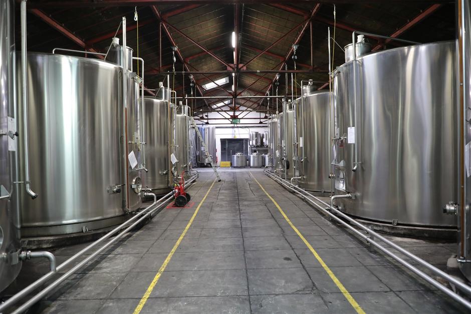 A. de Fussigny ambitionne de devenir le producteur de spiritueux naturels à l’impact carbone le plus réduit du marché. Il travaille avec Veolia sur la valorisation maximale de tous les déchets recyclables. © Photo A. de Fussigny