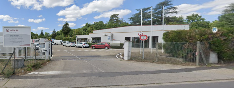 Vue de l'entrée de l'agence Veolia de La Talaudière