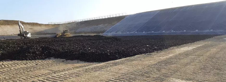 Les granulats de pneus proposés par Veolia aux entreprises de TP offrent une solution de substitution aux matériaux drainants à mettre en œuvre dans chantiers de remblaiement ou de soutènement
