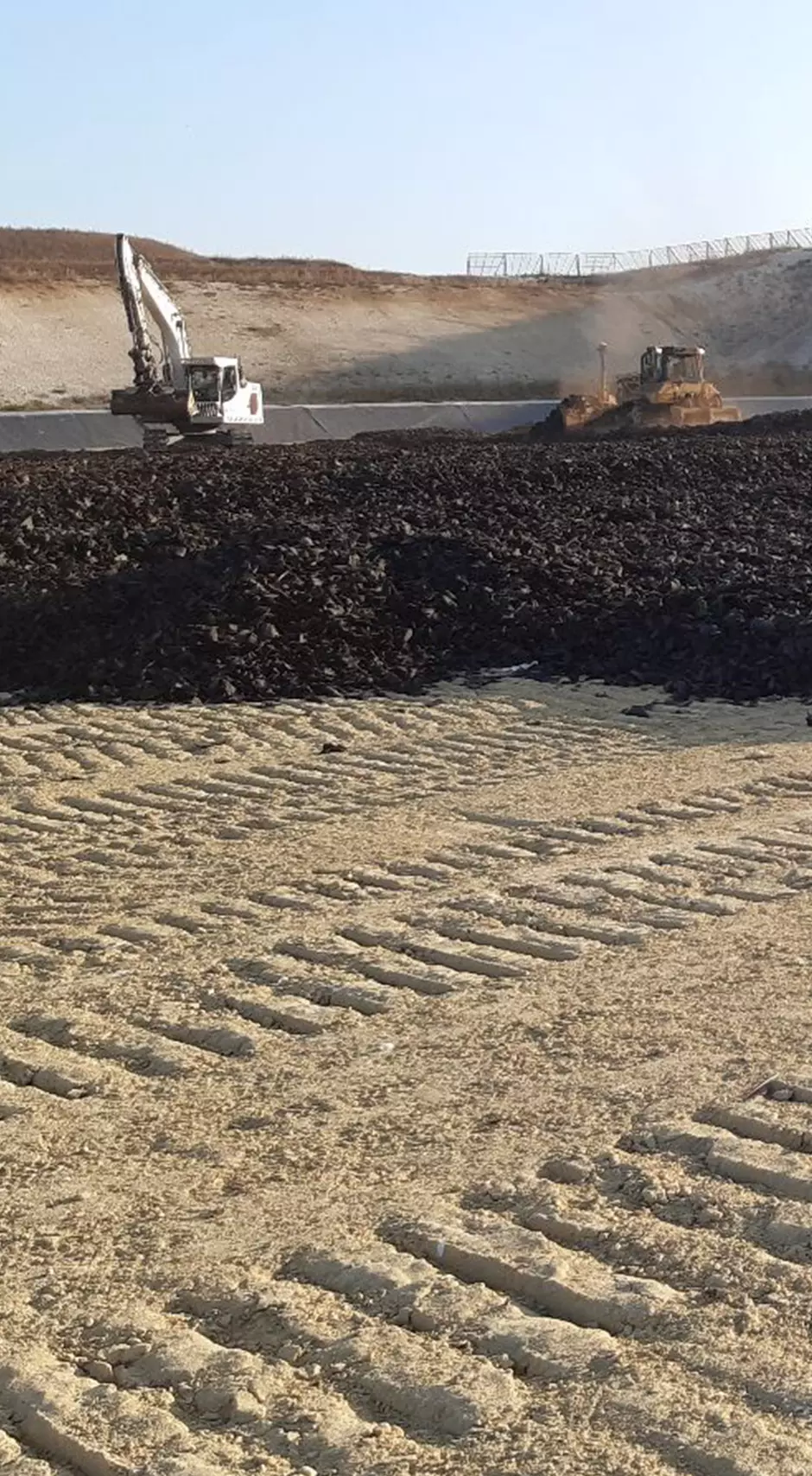Les broyats de pneus proposés par Veolia offrent aux entreprises de TP une solution alternative aux matériaux drainants à mettre en œuvre dans les chantiers de remblaiement ou de soutènement
