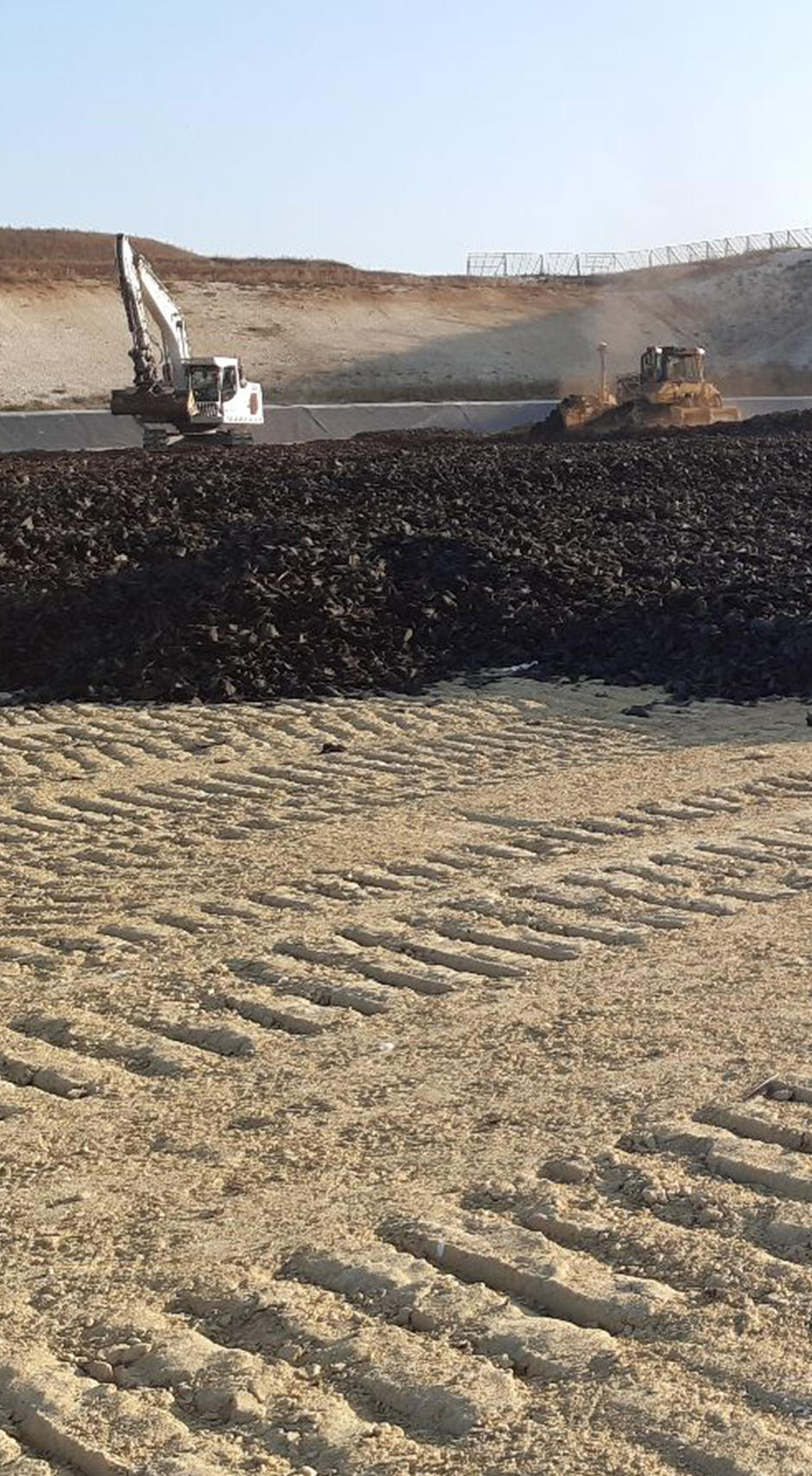 Les broyats de pneus proposés par Veolia offrent aux entreprises de TP une solution alternative aux matériaux drainants à mettre en œuvre dans les chantiers de remblaiement ou de soutènement