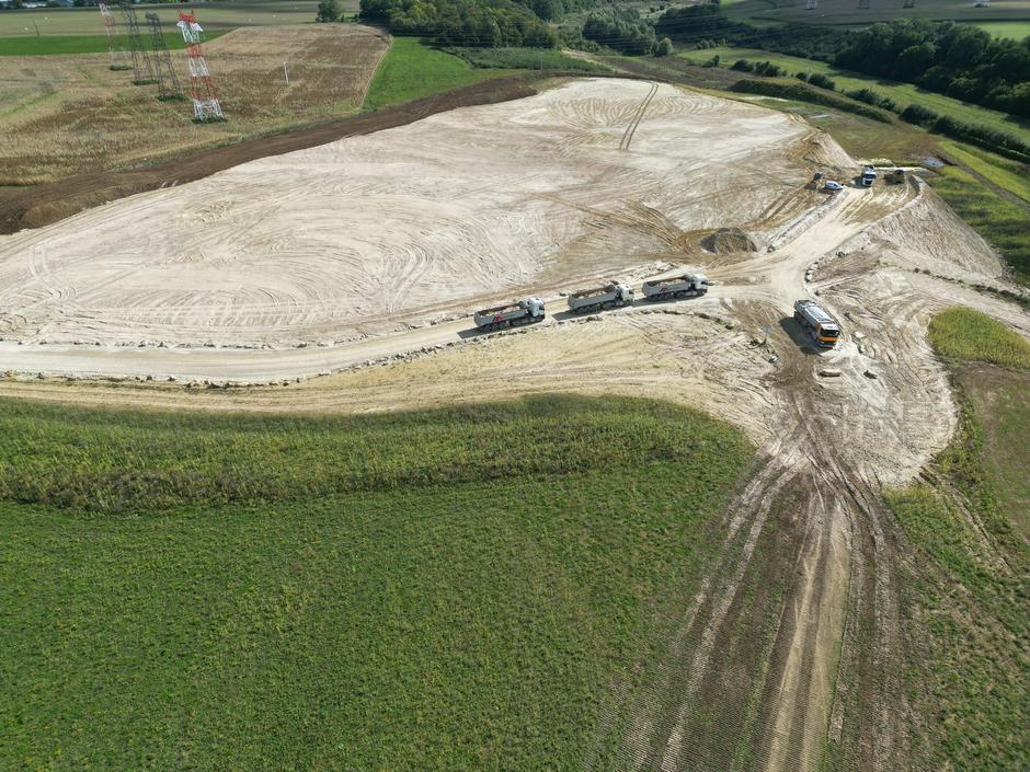 Vue de haut sur l'installation de stockage des déchets inertes de Monthyon