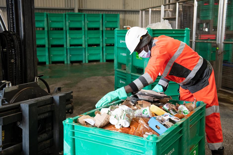  A l’unité de déconditionnement du Bio’Pôle de valorisation des biodéchets à Villeneuve-Saint-Georges