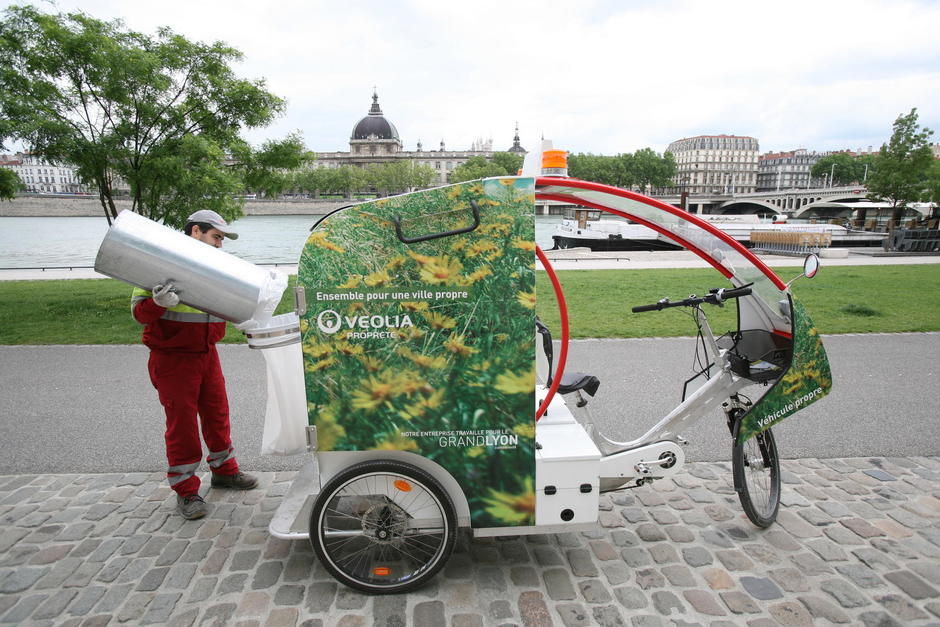 Le CycloTruck® est une exclusivité de Veolia, développé dans le cadre du contrat de propreté des berges du Rhône à Lyon.