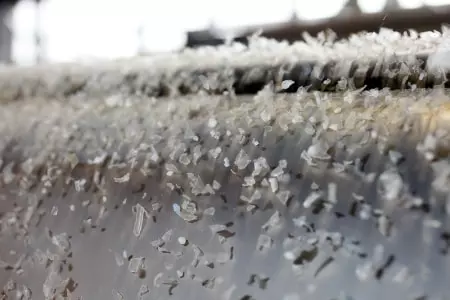 Veolia valorise le plastique dans ses centres de tri sous la forme de billes PET achetées par les industries de plasturgie