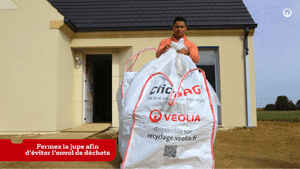 Clic’BAG Veolia simplifie la collecte des déchets de chantier avec un nouveau big bag facile à installer, à remplir et à évacuer.