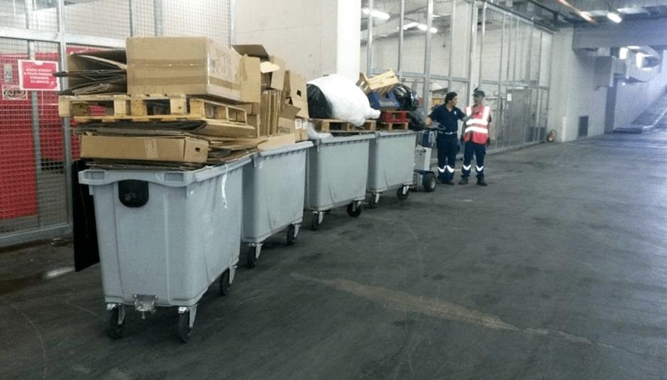 L’acheminement interne des déchets jusqu’à la déchèterie interne est assurée par le personnel d’Elise, partenaire de Veolia de longue date pour le tri des papiers et cartons notamment.