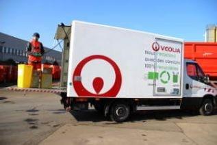Camion Veolia pour la collecte des DASRI