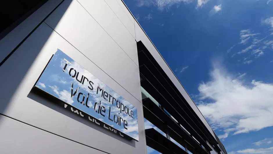 La métropole de Tours s’inscrit dans une démarche vertueuse de recyclage du plastique PEHD de ses bacs à déchets usagés avec Veolia. Photo ©Tours Métropole Val de Loire – Léonard de  Serres