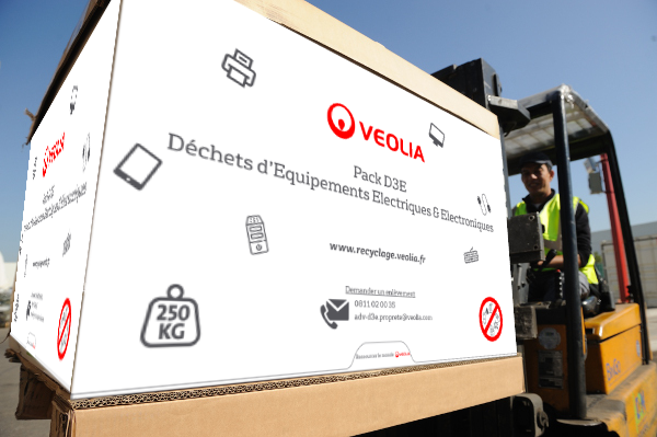 Une fois que l’ensemble des ordinateurs et autres équipements électroniques hors d’usage sont déposés dans le Pack D3E, celui-ci est ensuite pris en charge par Veolia qui vient l’enlever sur site. ©Veolia