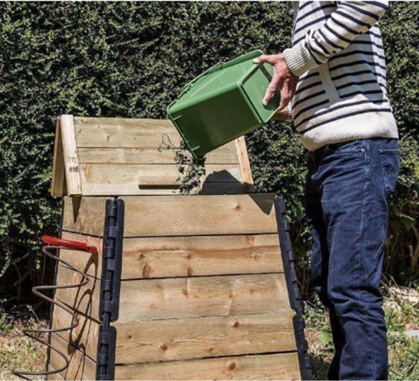 Le composteur individuel de jardin figure dans les solutions proposées par Veolia pour le tri et la valorisation des biodéchets des habitants