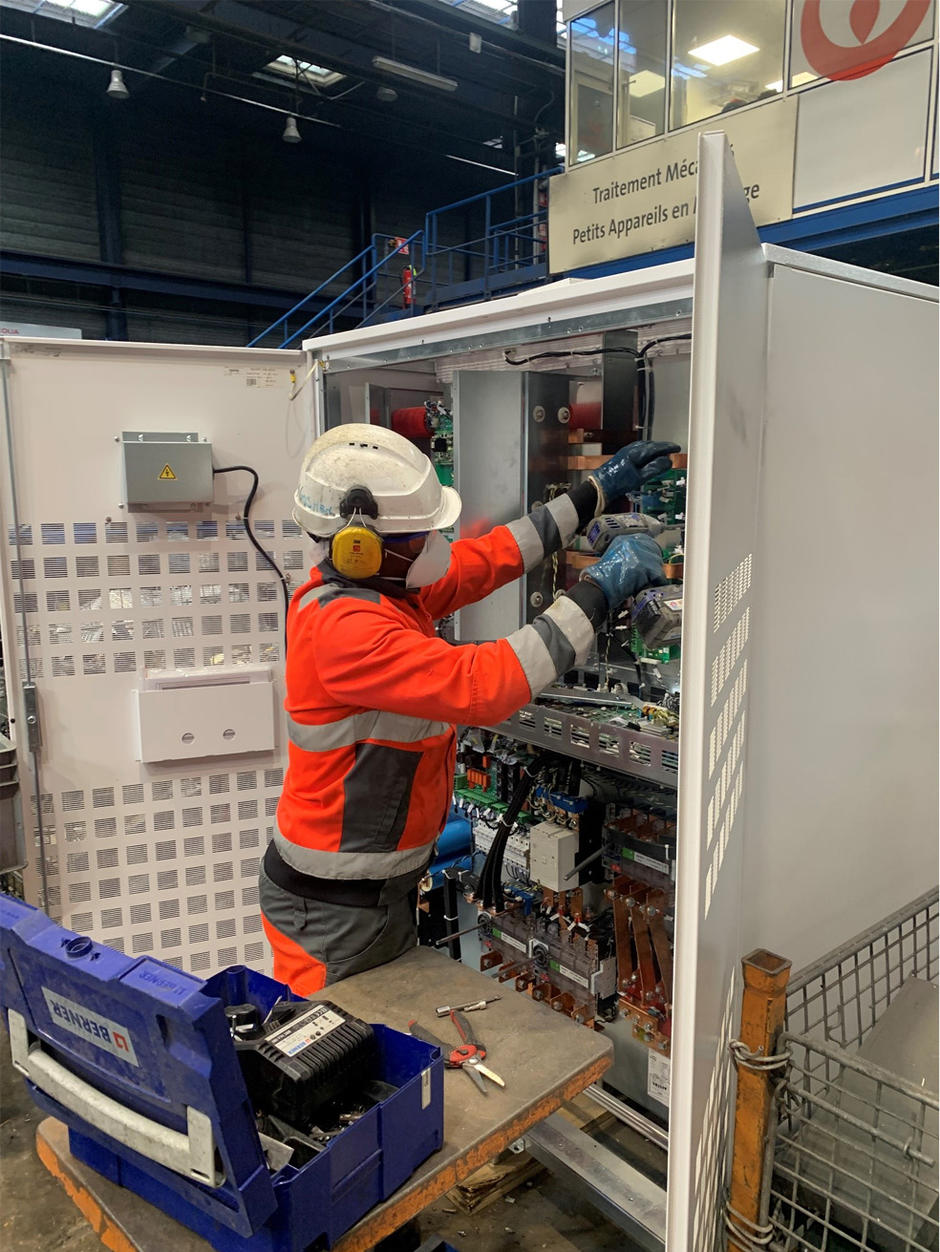 Veolia opère le curage de baies informatiques grâce à son équipe chantier experte DEEE