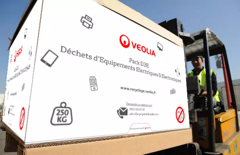 Une fois que l’ensemble des ordinateurs et autres équipements électroniques hors d’usage sont déposés dans le Pack D3E, celui-ci est ensuite pris en charge par Veolia qui vient l’enlever sur site. ©Veolia